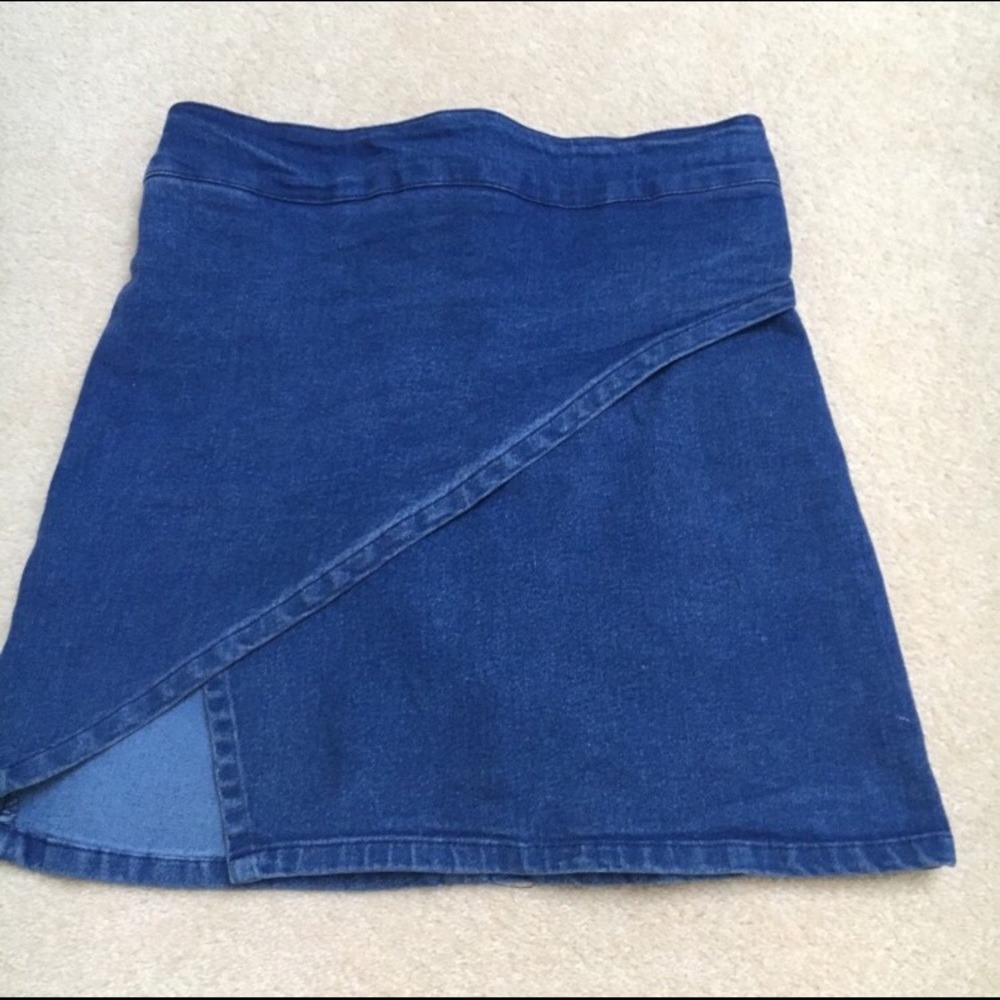 Brandy Melville Aubrey Skirt