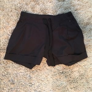 Lululemon Spring Break Away Shorts (Size 4)