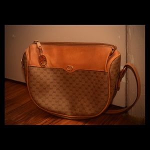 VINTAGE Gucci Crossbody bag! ❤️