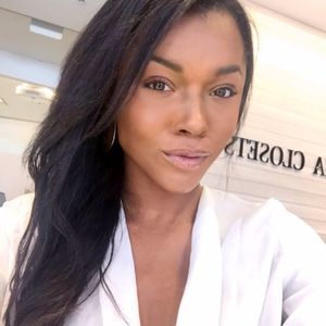 Meet your Posher, Kareezia