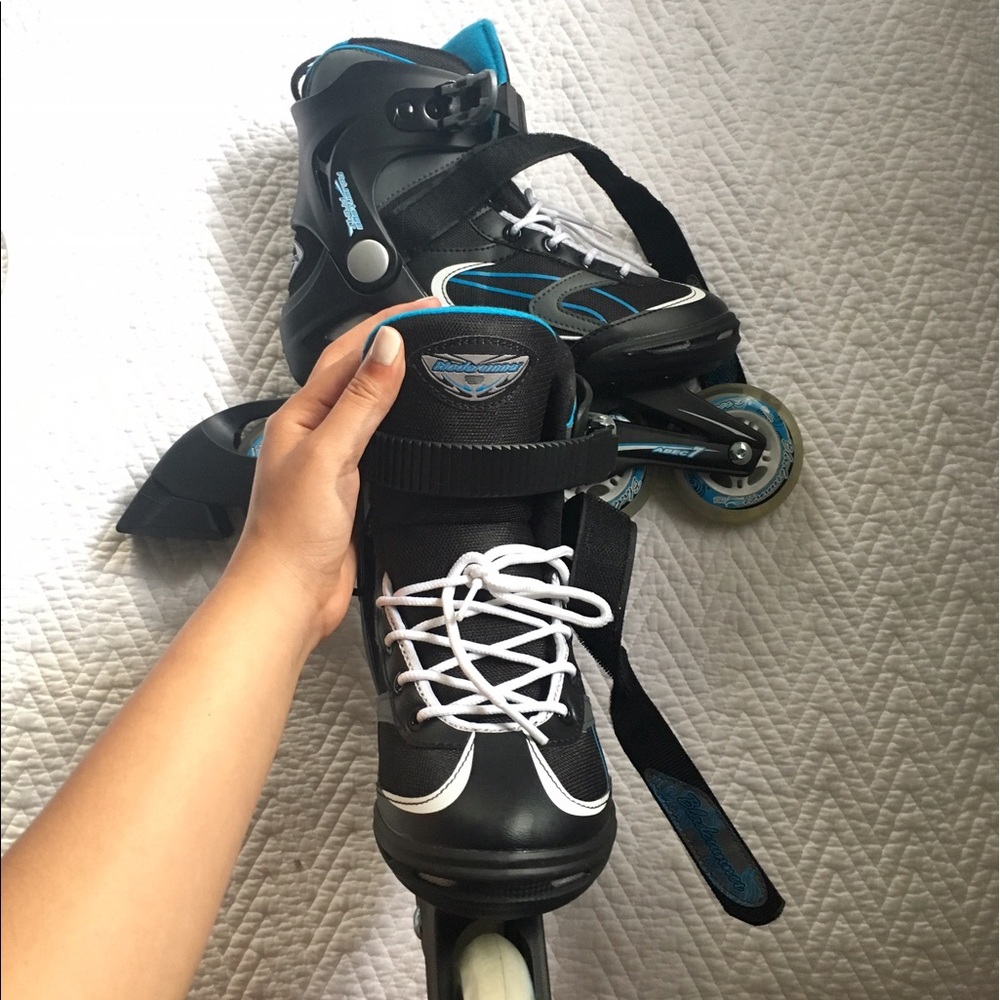 BRAND NEW  size 6 women rollerblades
