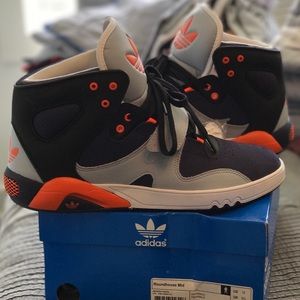 Adidas Roundhouse Mid