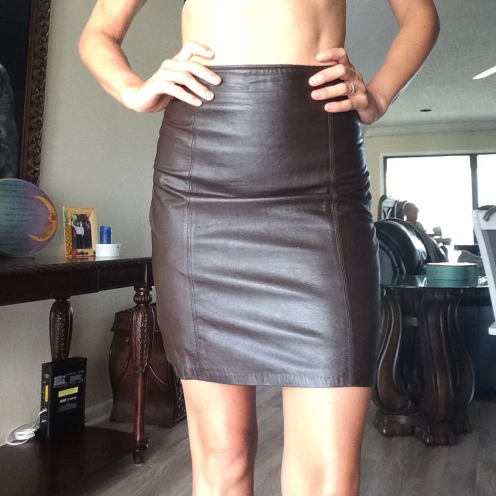 Caché genuine full leather skirt
