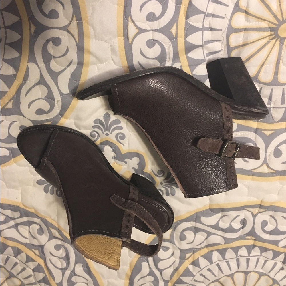 Frye artisan sling backs!