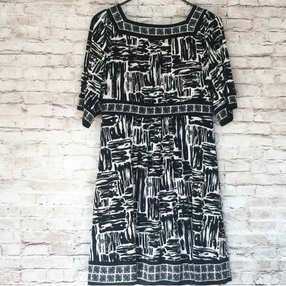 • Apt 9 • Black & White Short Sleeve Dress - Small