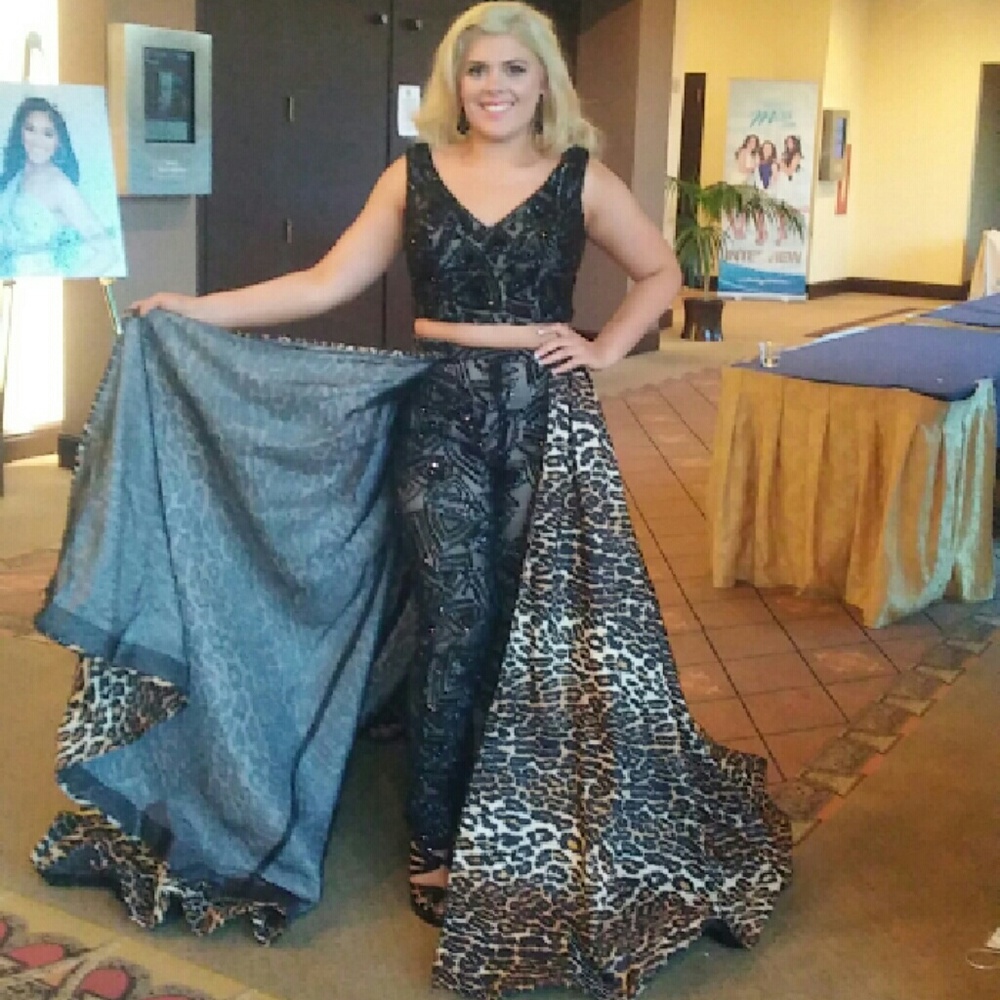 Sherri hill and maddison James