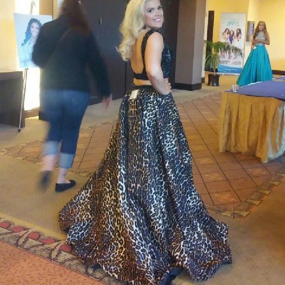 Sherri hill and maddison James - Picture 2 of 4