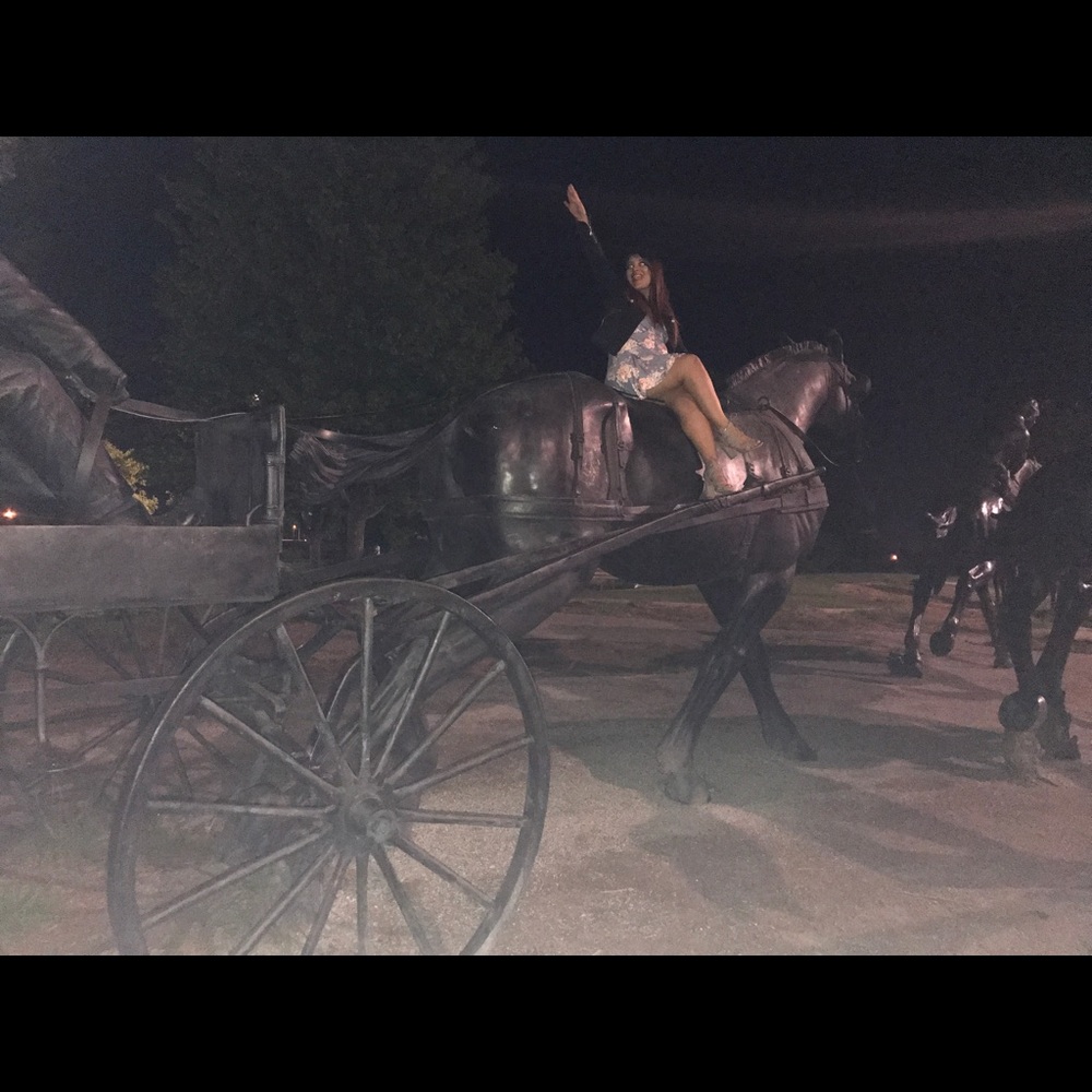 Meet your Posher, Claudia