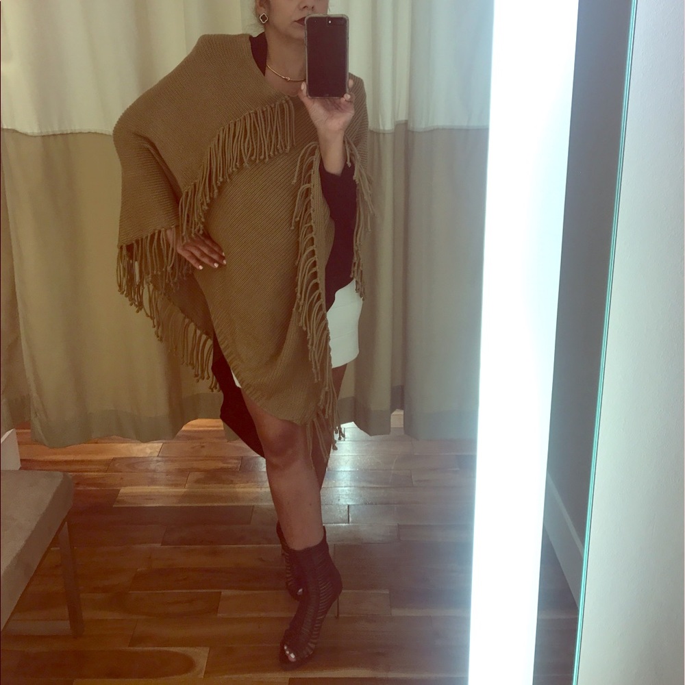 BcbgMaxazria fringe Poncho