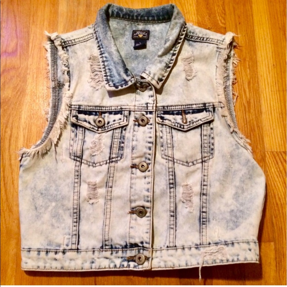 Acid washed denim vest