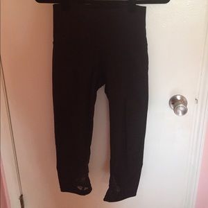 Lululemon black cropped leggings