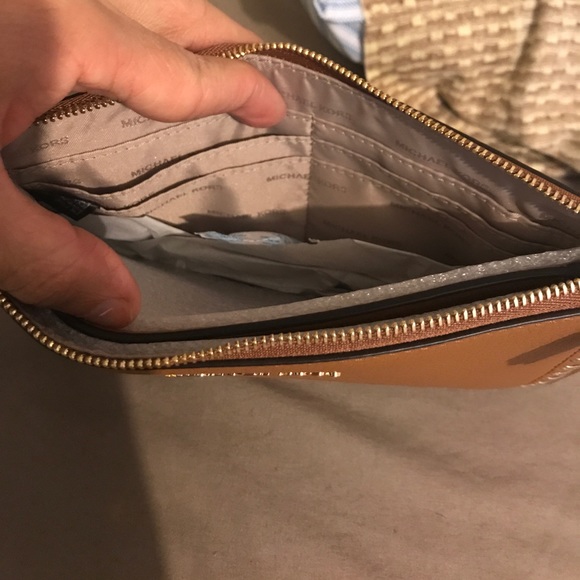 Michael kors wristlet