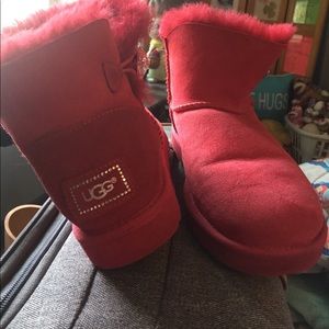 UGG mini bailey button red boots