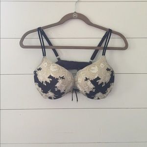 Victoria's Secret Very Sexy Plunge bra 36C