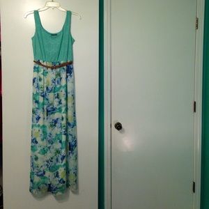 Size small juniors floral print maxi