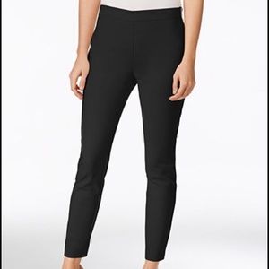 Bar III Side Zip Capri Pant
