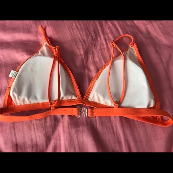 Bikini - Picture 3 of 4