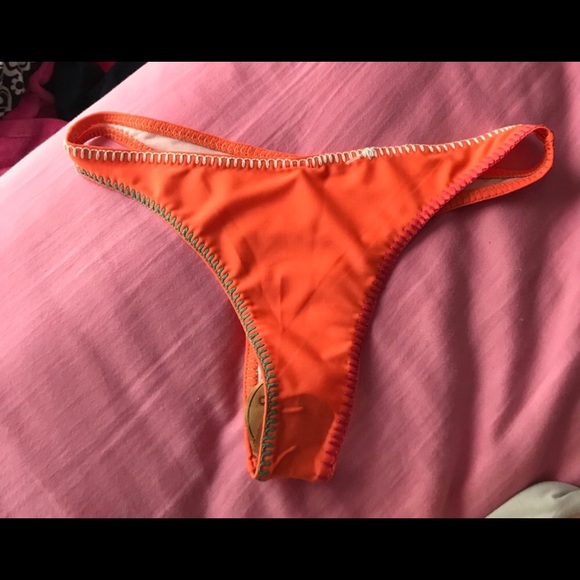 Bikini - Picture 4 of 4