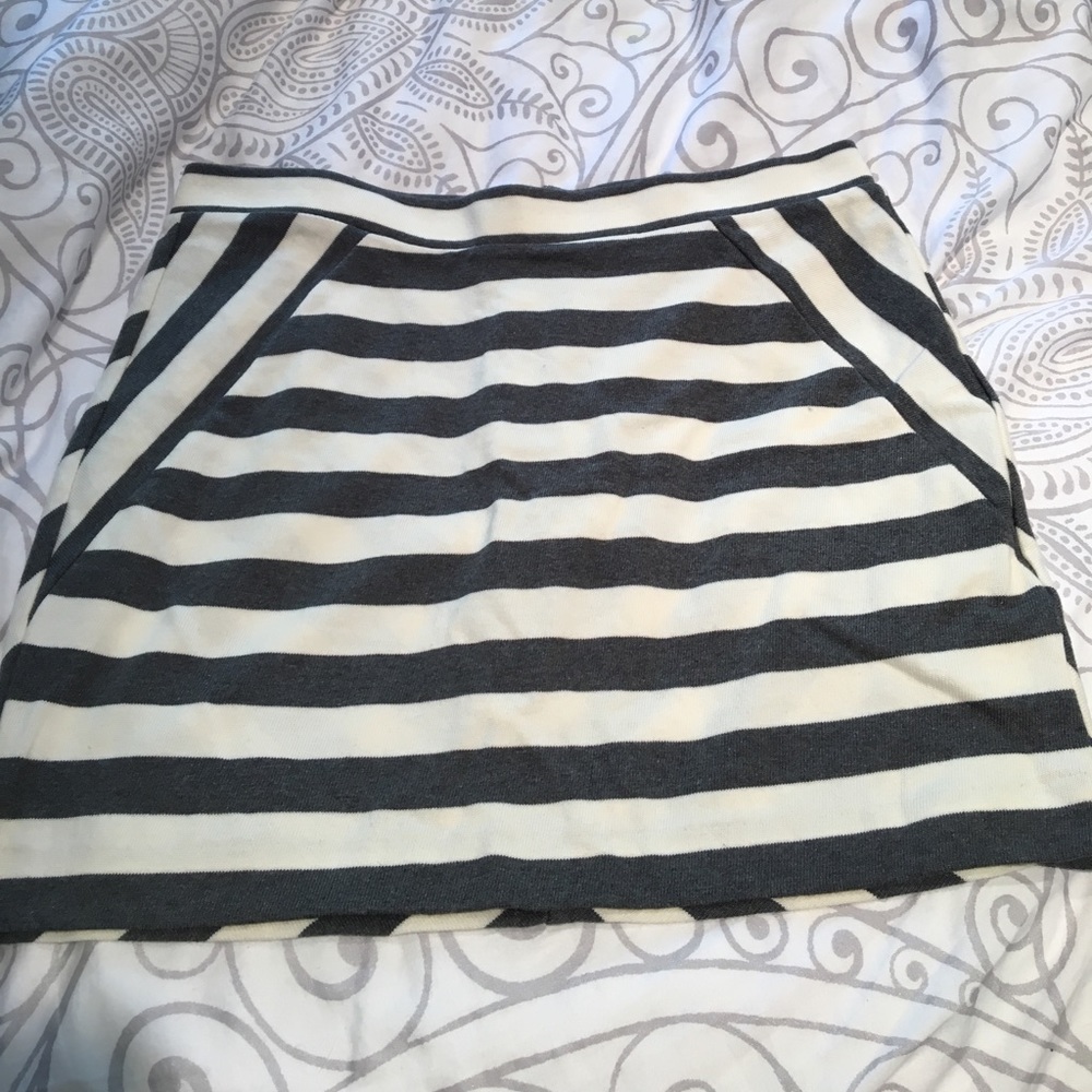Gap skirt