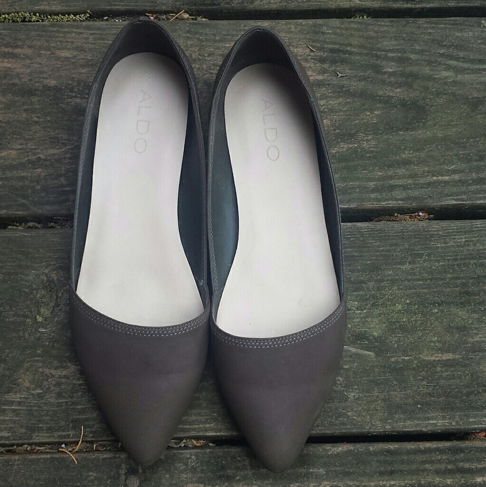 Gray pointed toe Aldo flats