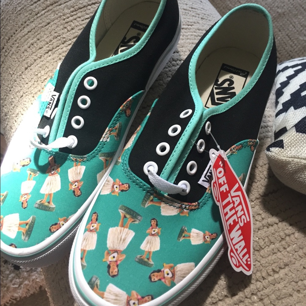 . Size 7.5 women's /6 men's .