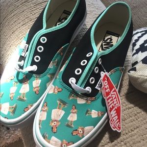 . Size 7.5 women's /6 men's .