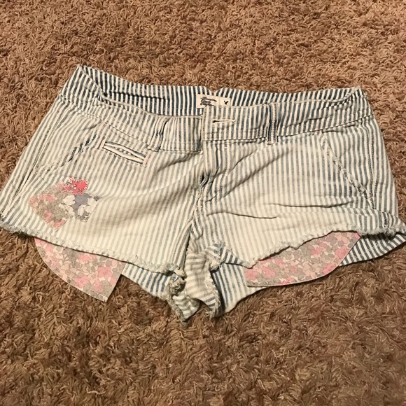 Cute AE shorts - Picture 2 of 4