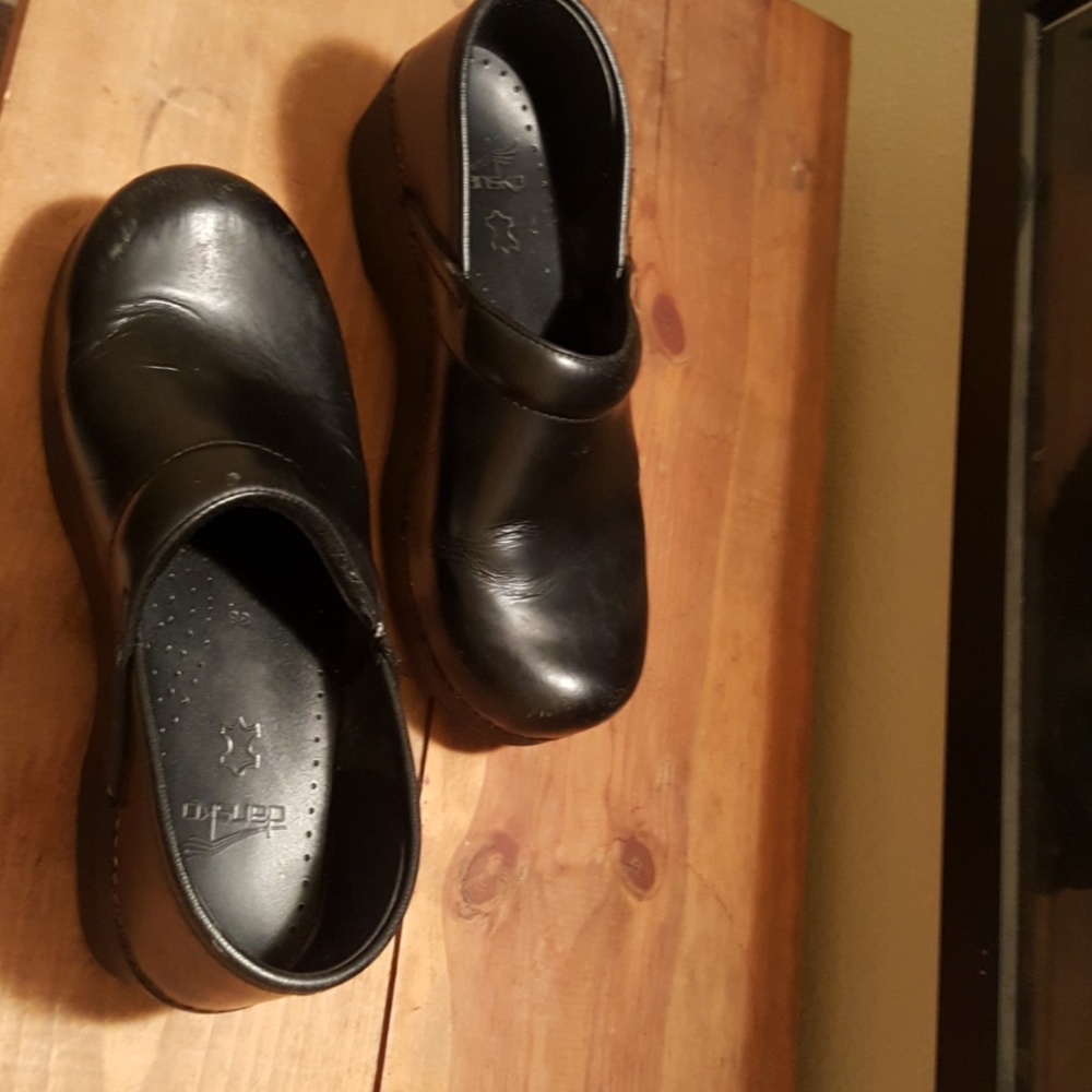 dansko black shoes
