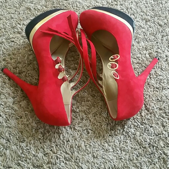 Red heels size 9 - Picture 1 of 3