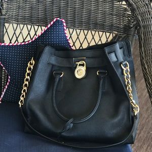 Micheal Kors Jetsetter Handbag - Black/gold