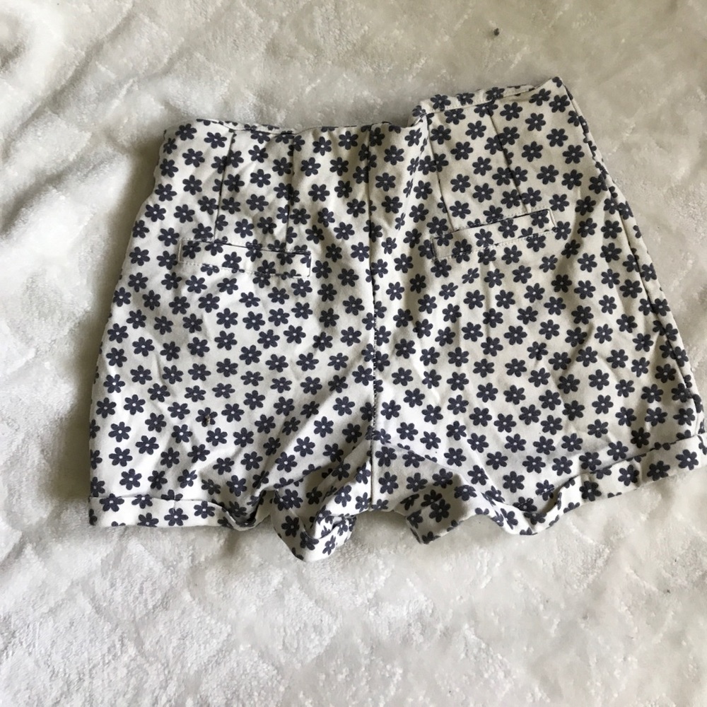 Stretchy Brandy Melville shorts - Picture 2 of 3