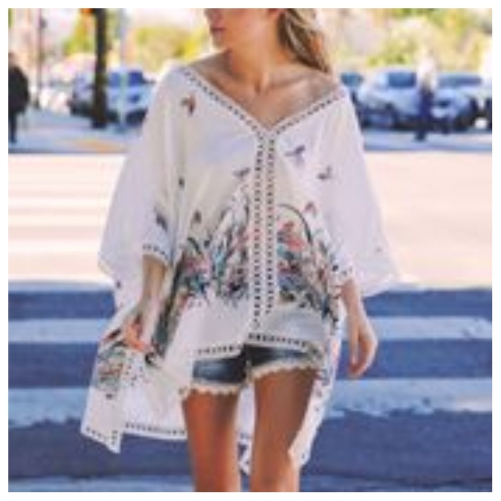 🦋MAKE AN OFFER!🦋 Kimono Poncho Top - Picture 2 of 3