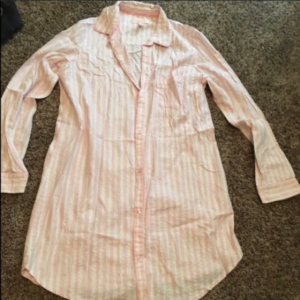 VS sleep shirt size medium