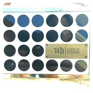 Urban Decay Gwen Stefani eyeshadow pallette