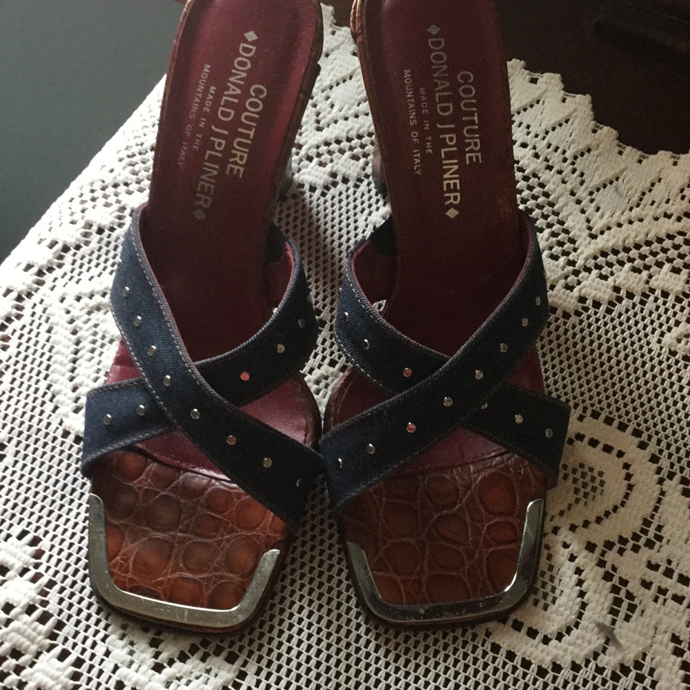 Donald J Pliner Couture sandals in Denim. Size 8.