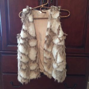 DECREE FAUX-FUR VEST
