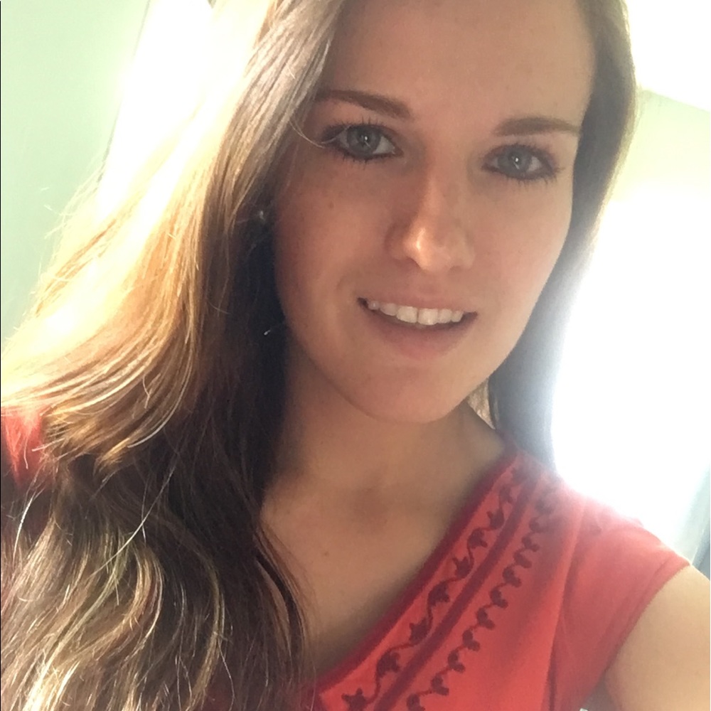 Meet your Posher, Alexis