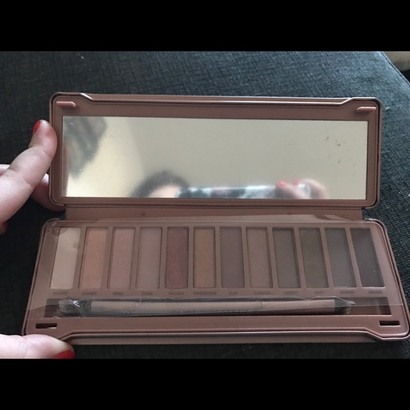 Pure Cosmetics Buff Collection eyeshadow palette - Picture 4 of 7