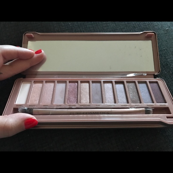 Pure Cosmetics Buff Collection eyeshadow palette - Picture 5 of 7