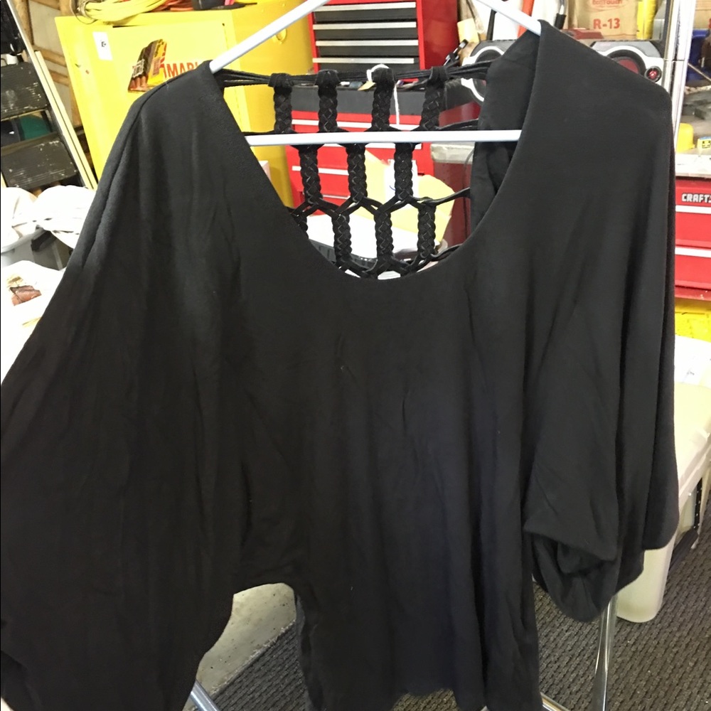 Cape sleeve dress woven back