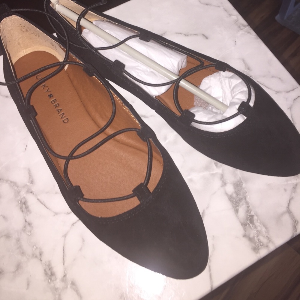 NIB Lucky Brand Aviee Suede Criss-Cross Flats