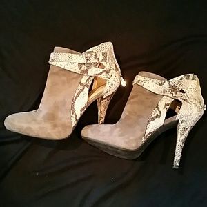 Guess boot grey gray snakeskin 'Conetta'