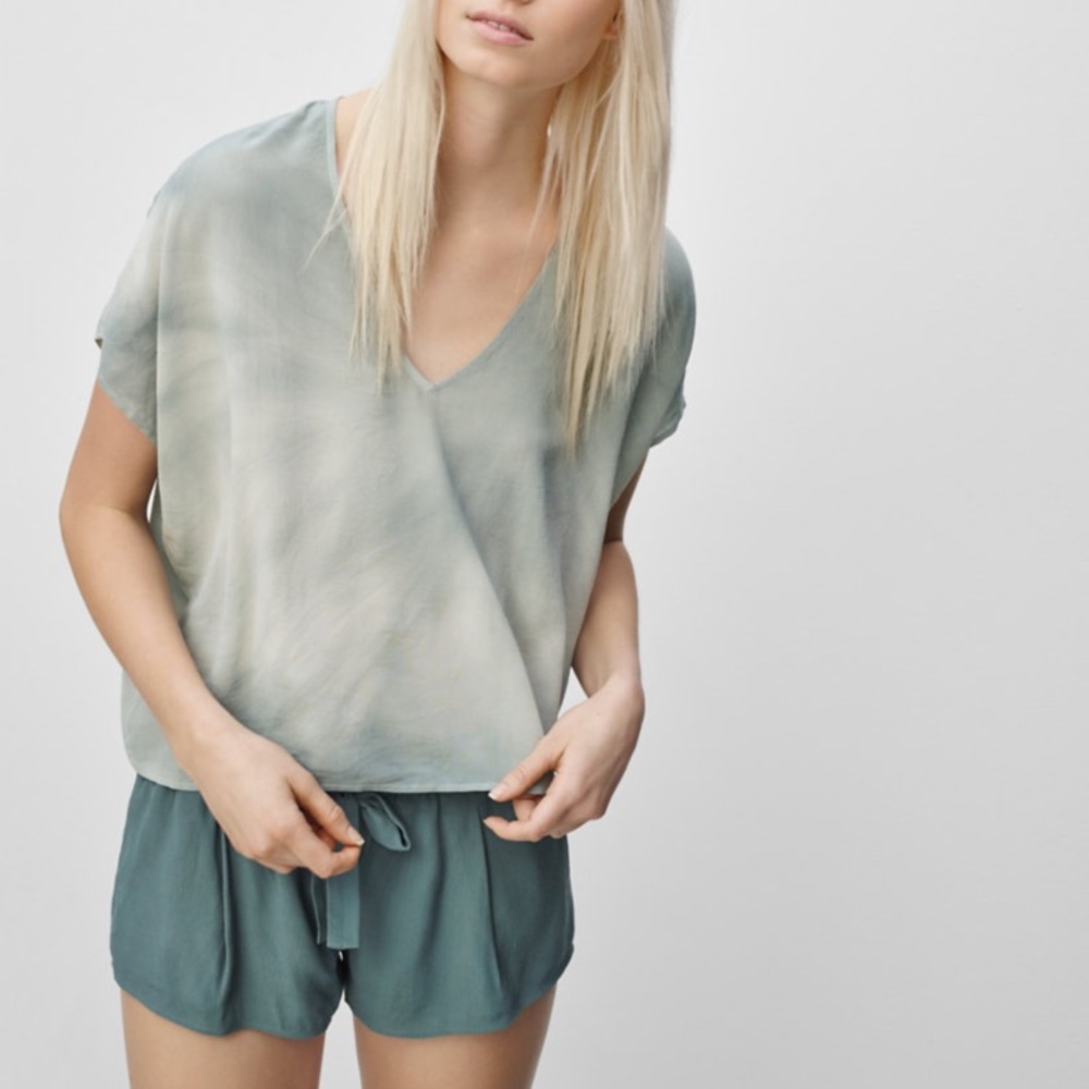 Aritzia Wilfred marbled silk crop top