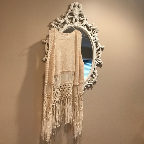 It's Our Time Tops - 🌻Boho fringe vest! SOFT! So cute! Sz:M