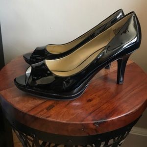 NEW never worn Bandolino heels in black