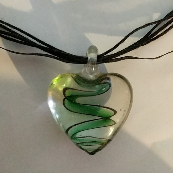 Heart shaped glass necklace with matching earrings - Picture 2 of 3