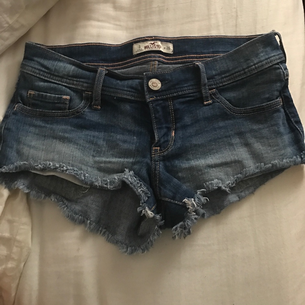 HOLLISTER LOW RISE DENIM SHORTS