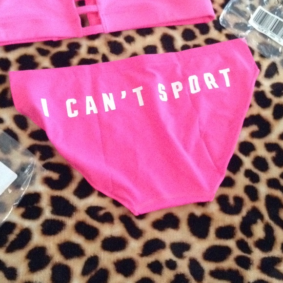 Large Vs PINK sports bra & med underwear set - Picture 3 of 3