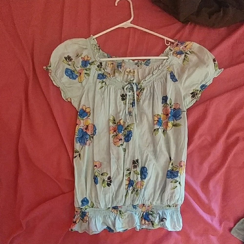 Hollister top