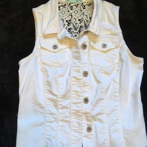 White sleeveless jacket/vest! NWT